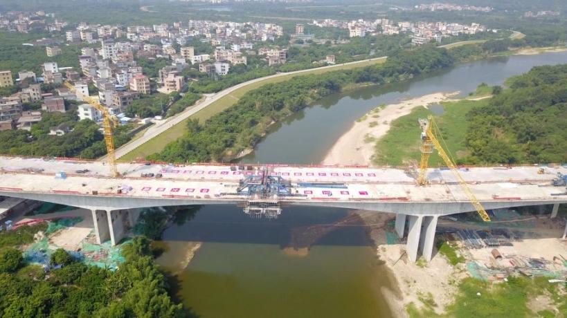 9月16日，从埔高速流溪河特大桥成功合龙，项目建设取得阶段性进展，同时也为从埔高速全线明年完工通车按下了“快进键”
